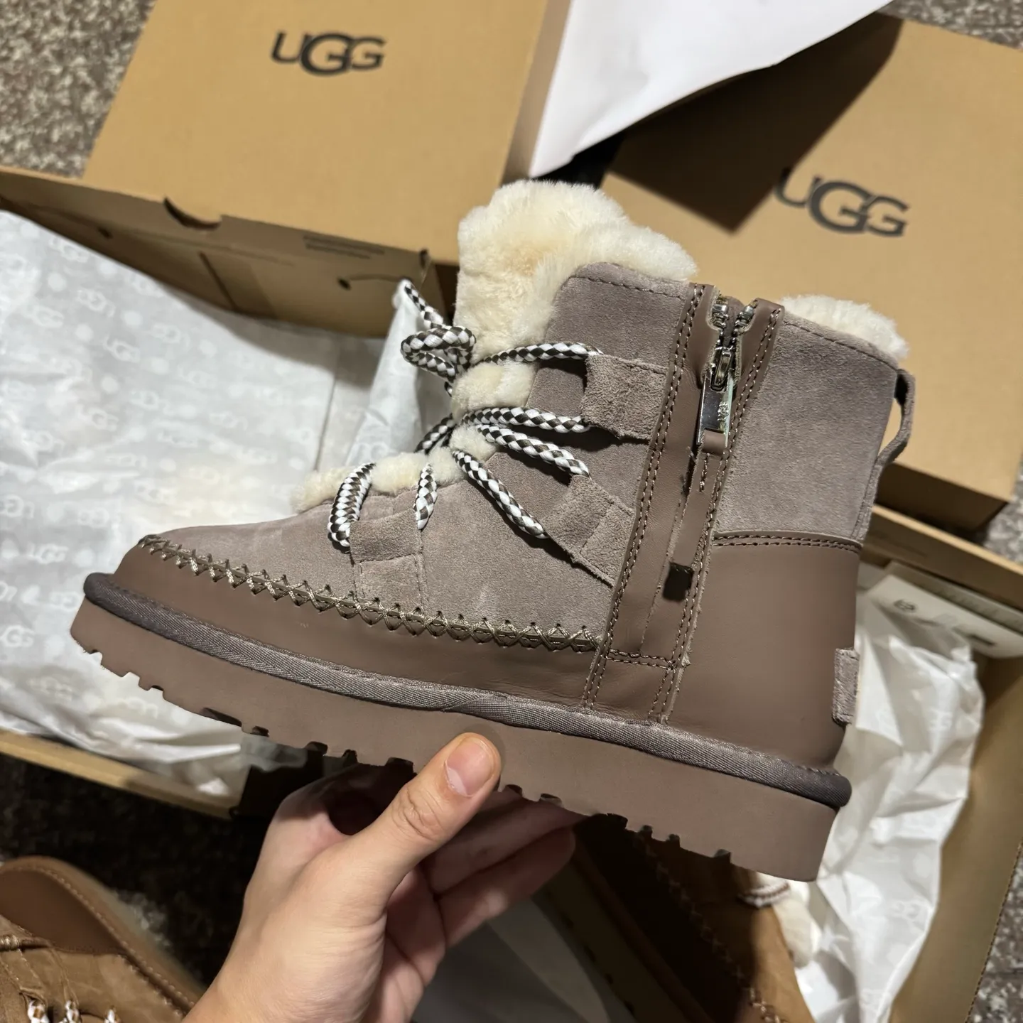 Self-pickup💰640 UGG Classic Novelty Split Cow Leather Round Toe Thick Sole Short Tube Snow Boots Women’s Reindeer Brown Arrive❗️